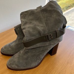 Size 9 1/2 Spledid Boots. Healed boots with genuine leather.